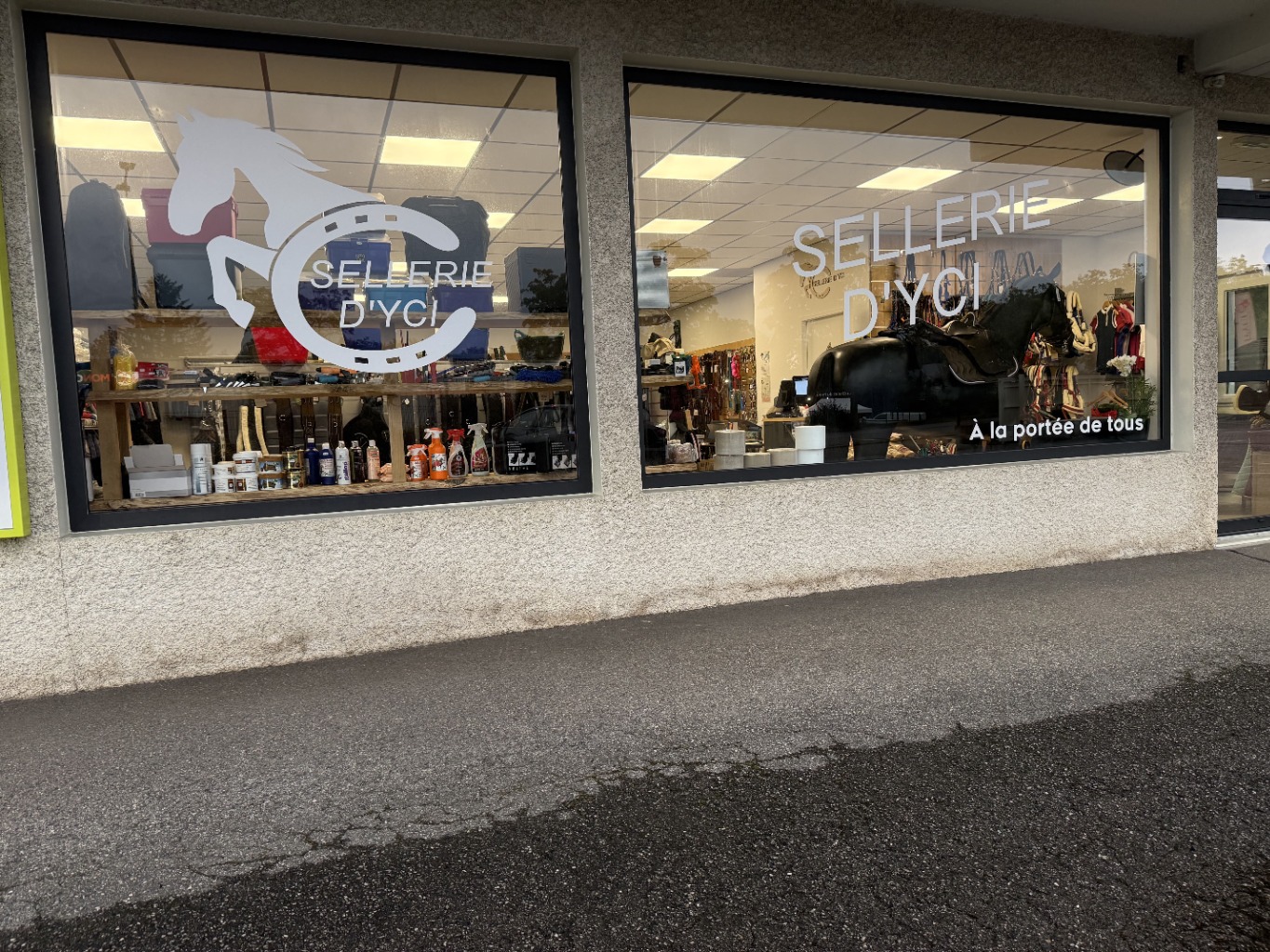 Venez découvrir notre sellerie et nos produits en personne.