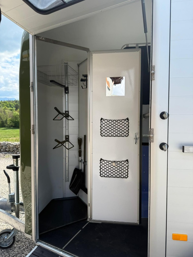 Van 2 Places